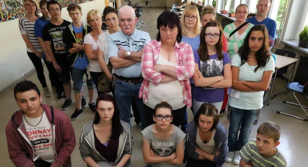 Sie wollen um ihre Sozialarbeiterin kämpfen: Eltern und Schüler der Sekundarschule Heinrich Heine.