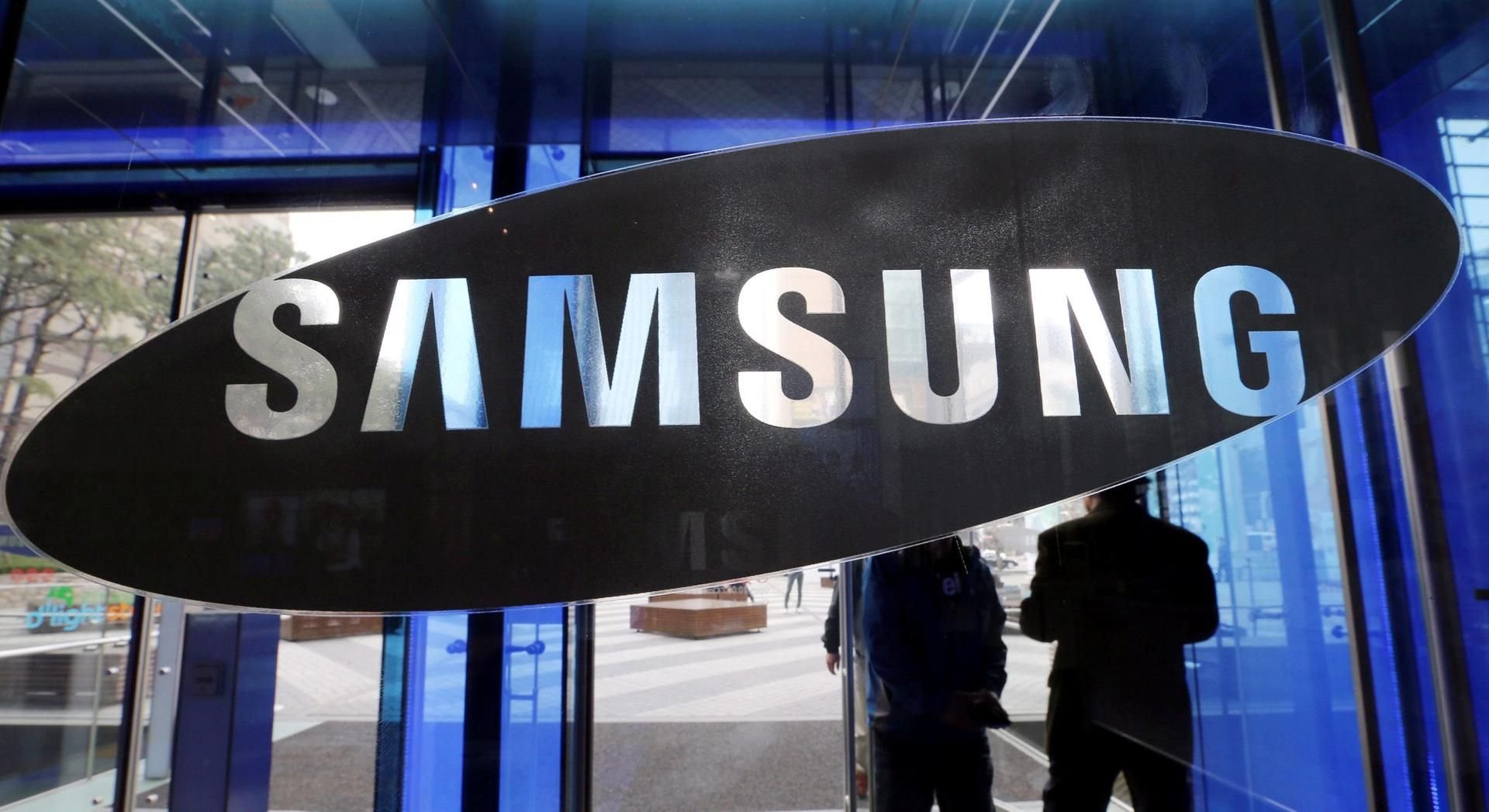 Das Firmenlogo Samsungs am Eingang der Firmenzentrale in Seoul.