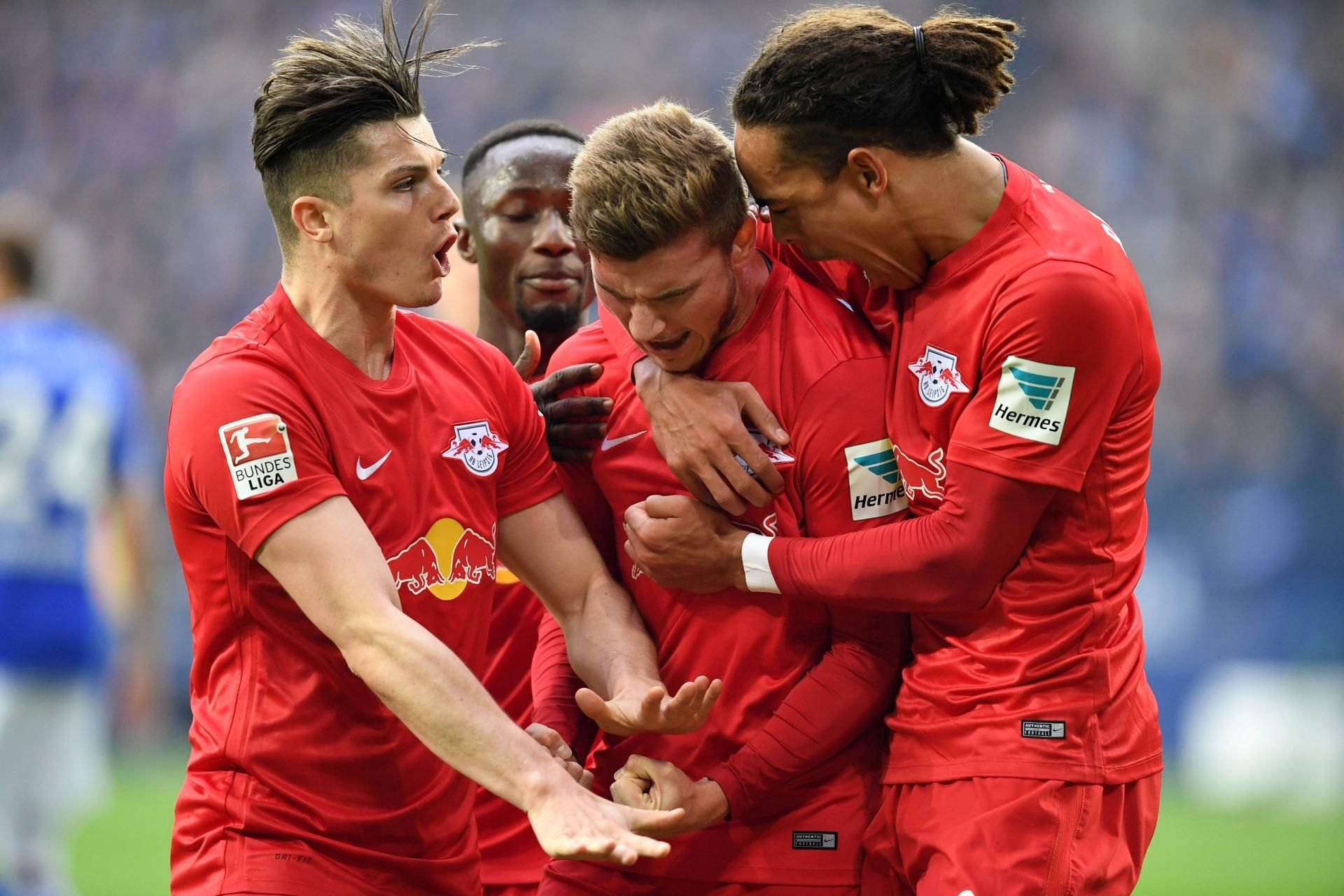 Timo Werner freut sich über seinen Treffer zum 0:1 gegen Schalke.