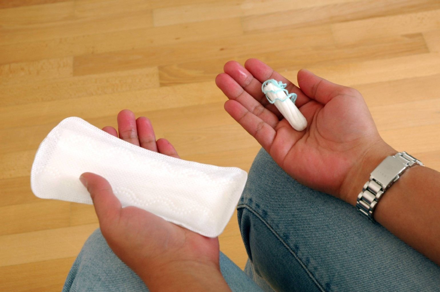 „Ich würde sogar meiner schlimmsten Feindin in der Not ein Tampon geben“, beteuert eine Nutzerin.