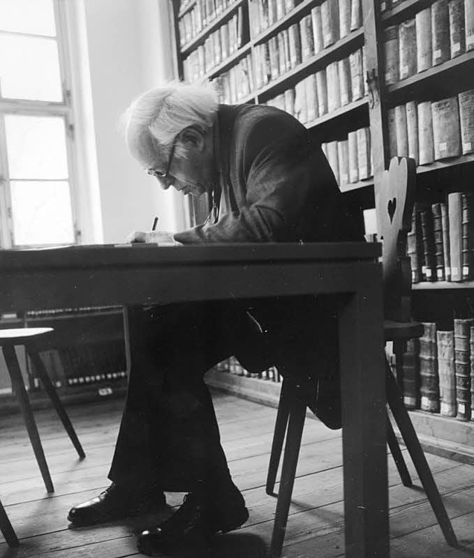 Paul Raabe (1927-2013) in der historischen Bibliothek der Franckeschen Stiftungen, September 2000