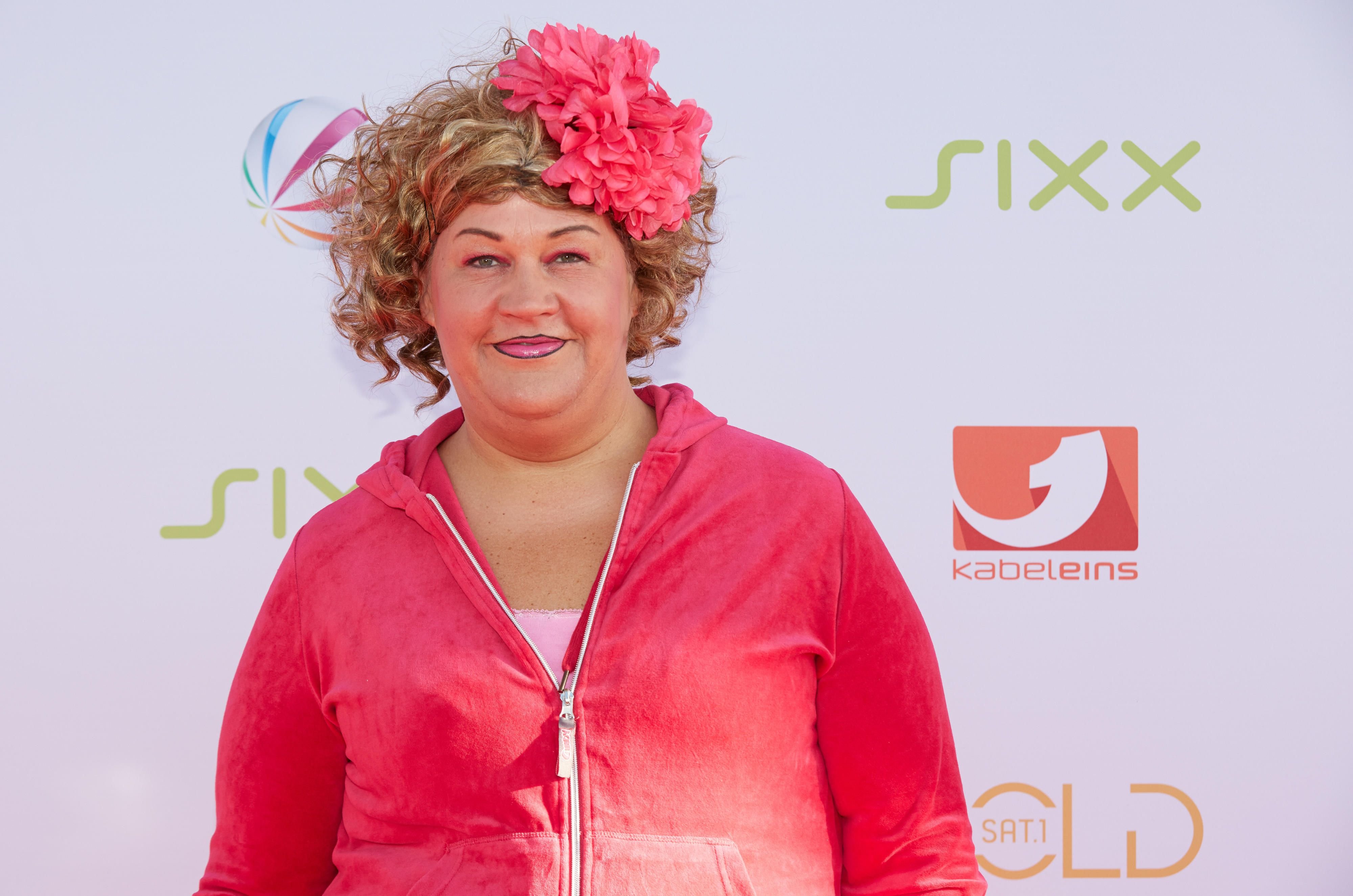 Kaum zu erkennen! Cindy aus Marzahn Ilka Bessin sieht heute ganz anders aus