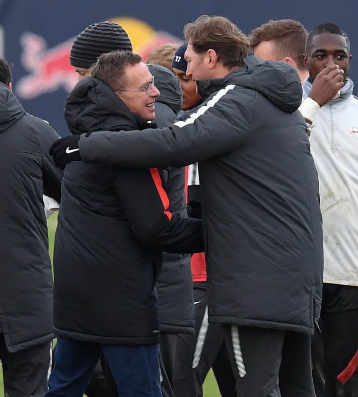 Sportdirektor Ralf Rangnick und Trainer Ralph Hasenhüttl begrüßen sich am Dienstag herzlich. Die beiden RB-Macher haben ein gutes Verhältnis, doch Hasenhüttl scheint sich auch ein Stück weit zu emanzipieren.
