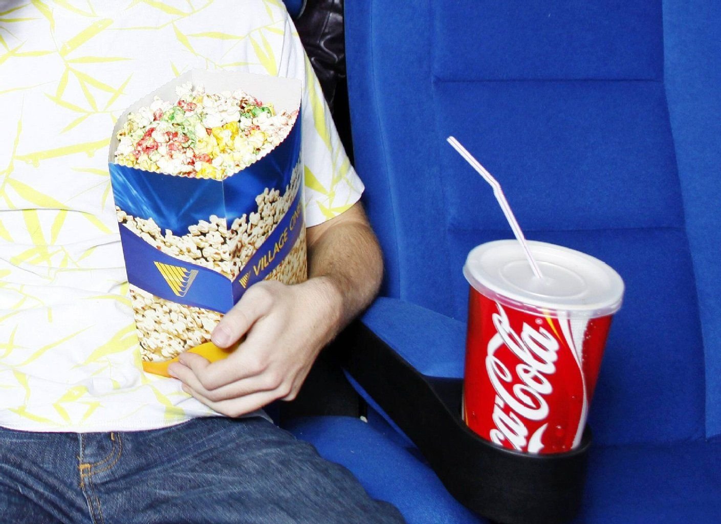 Rührt ein Film die Zuschauer zu Tränen, greifen diese viel öfter zu Popcorn als wenn sie eine Komödie schauen.