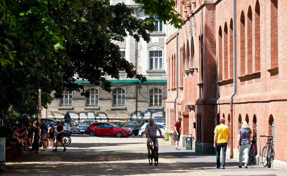 Der Schülershof ist bisher ein öffentlicher Platz. Die Stadträte wollen auf einem Teil der Fläche einen Schulhof abgrenzen.