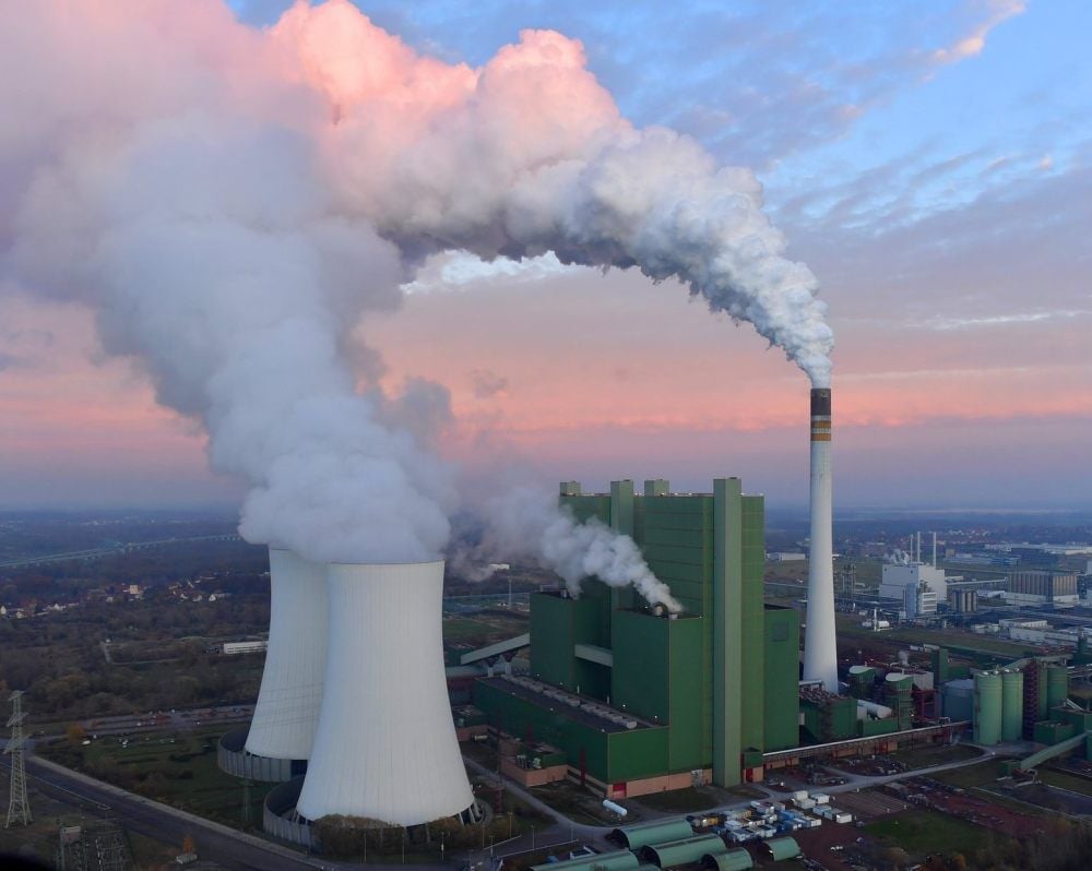 Spätestens im Jahr 2038 soll aufgrund des Ausstiegs aus der Kohleverstromung auch das Kraftwerk Schkopau vom Netz gehen. Bis dahin bleiben weniger als 20 Jahre Zeit, einen grundlegenden Strukturwandel zu vollziehen. Die Alternative könnte der Umstieg auf Erdgas sein.