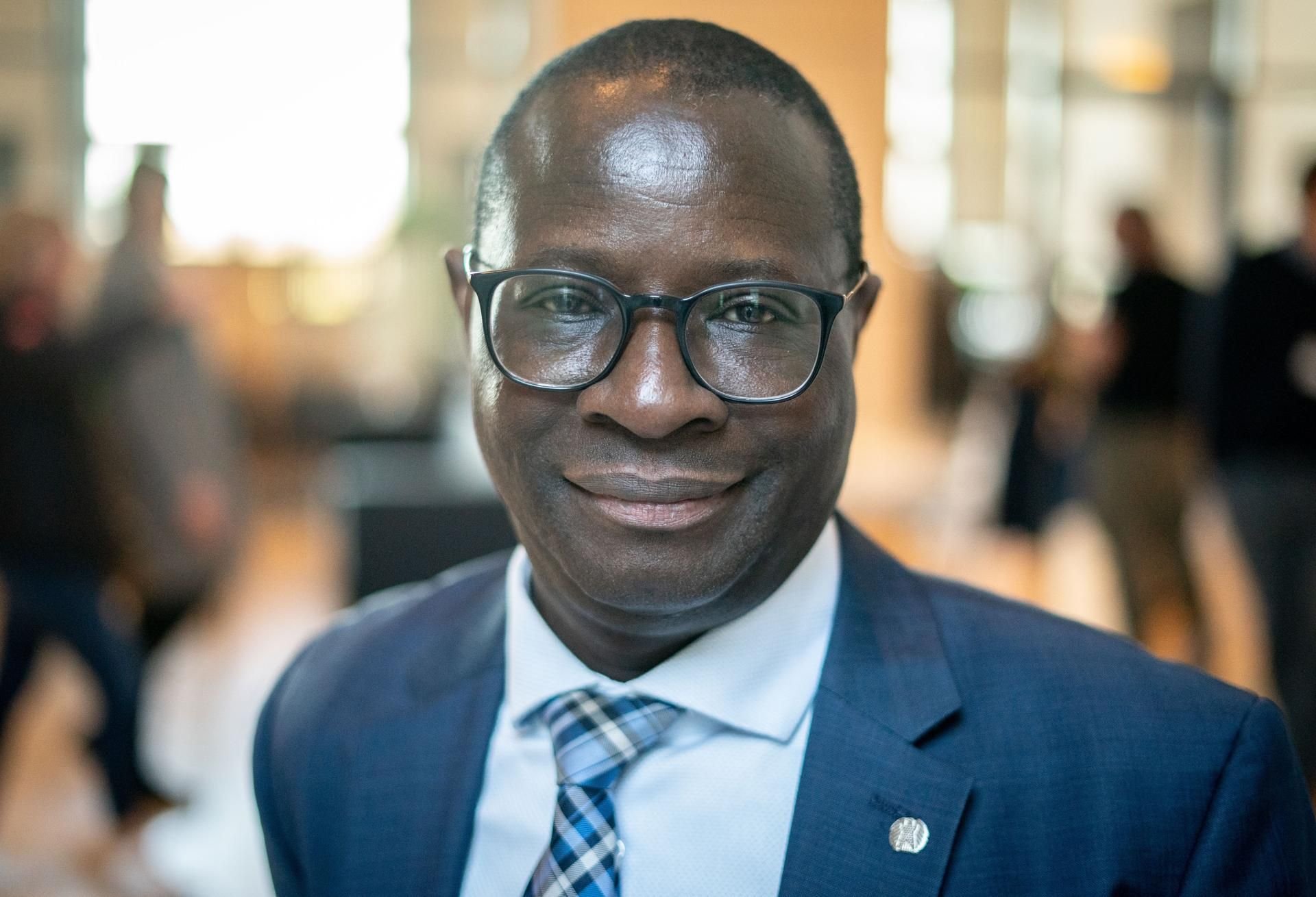 Im Interview spricht der hallesche Bundestagsabgeordnete Diaby über Rassismus in Deutschland und den USA.