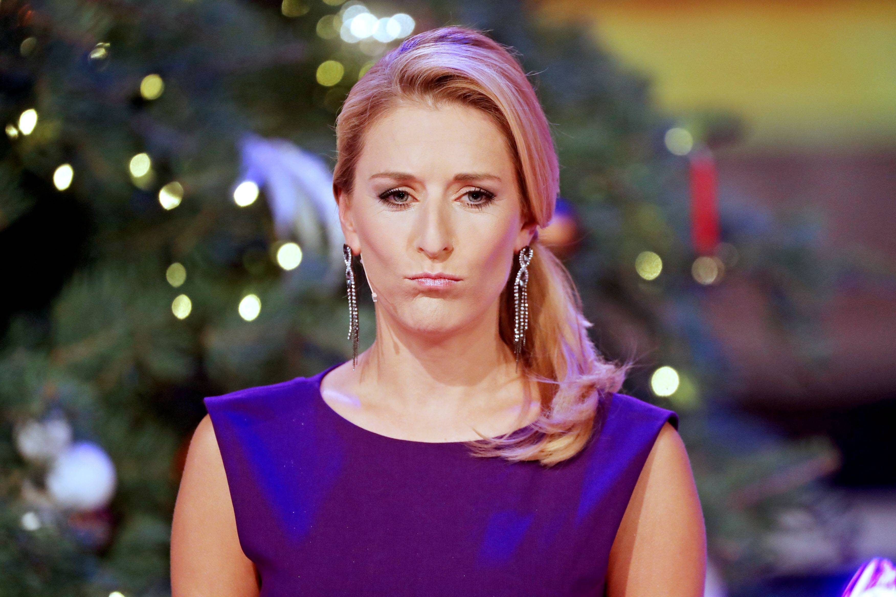 Schlagersängerin Stefanie Hertel lässt bei Facebook Dampf ab.