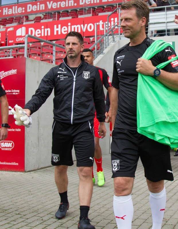 Rico Schmitt und Torwart-Trainer Bernd Jayme (l.) liegen nicht auf einer Wellenlänge.