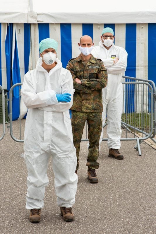 Die Corona-Tester der Bundeswehr: Vanessa Suhr (l.), Nico Reinhold und Mathias Lindner