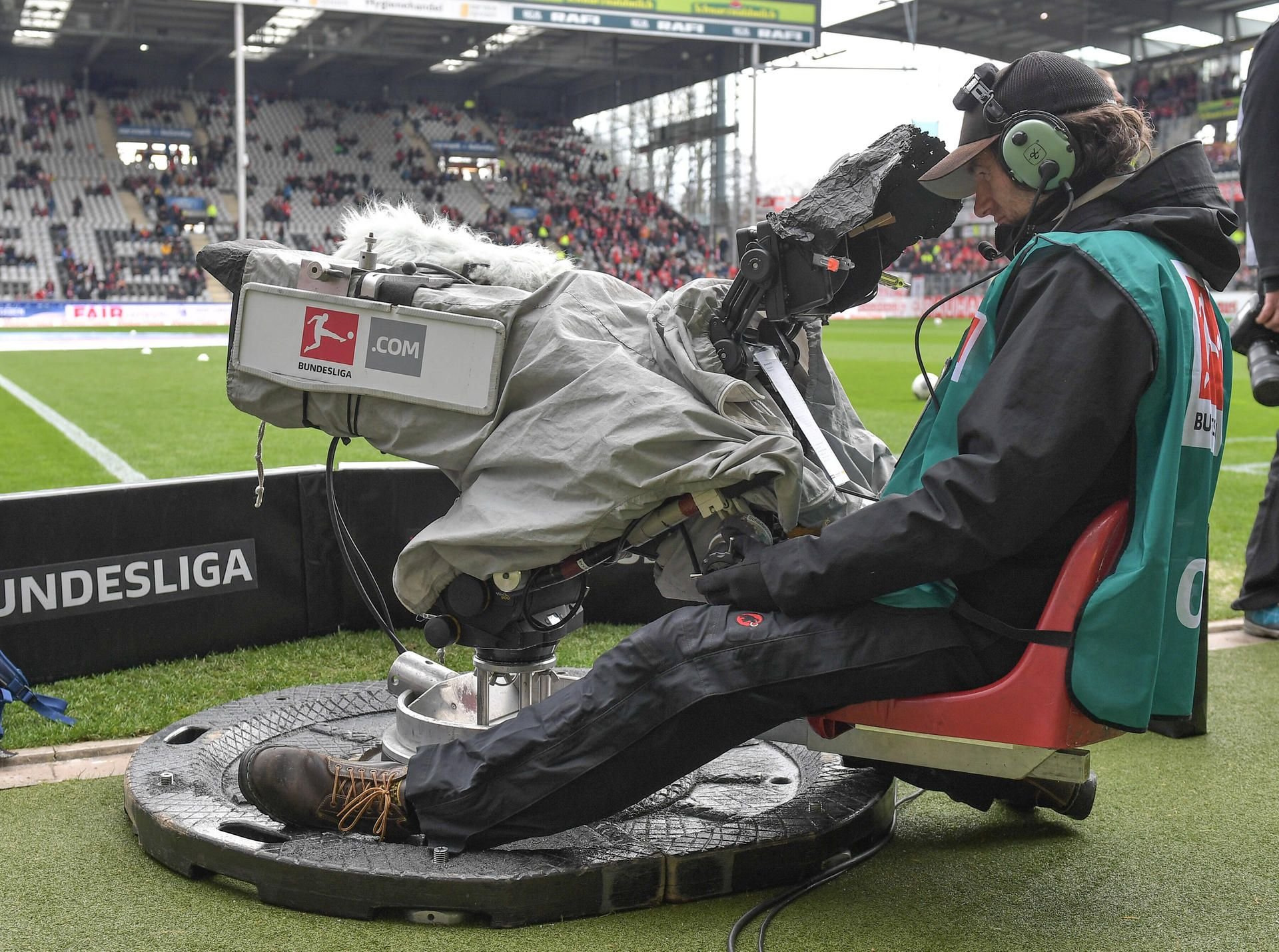 Corona und die Folgen: Wird die Bundesliga kostenlos übertragen, wenn es Geisterspiele in den Stadien gibt?