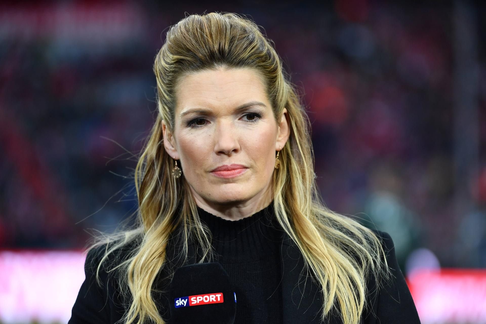 Das Gesicht der Fußball-Übertragung Jessica Libbertz verlässt Sky Pay-TV-Sender verliert prominenteste Moderatorin nach 17 Jahren