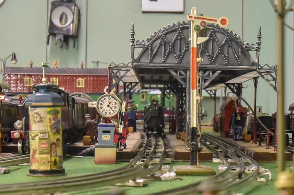 Detailgetreu: der Miniatur-Bahnhof