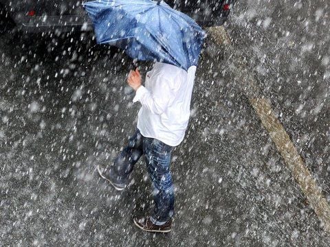 Der Deutsche Wetterdienst warnt vor Starkregen.