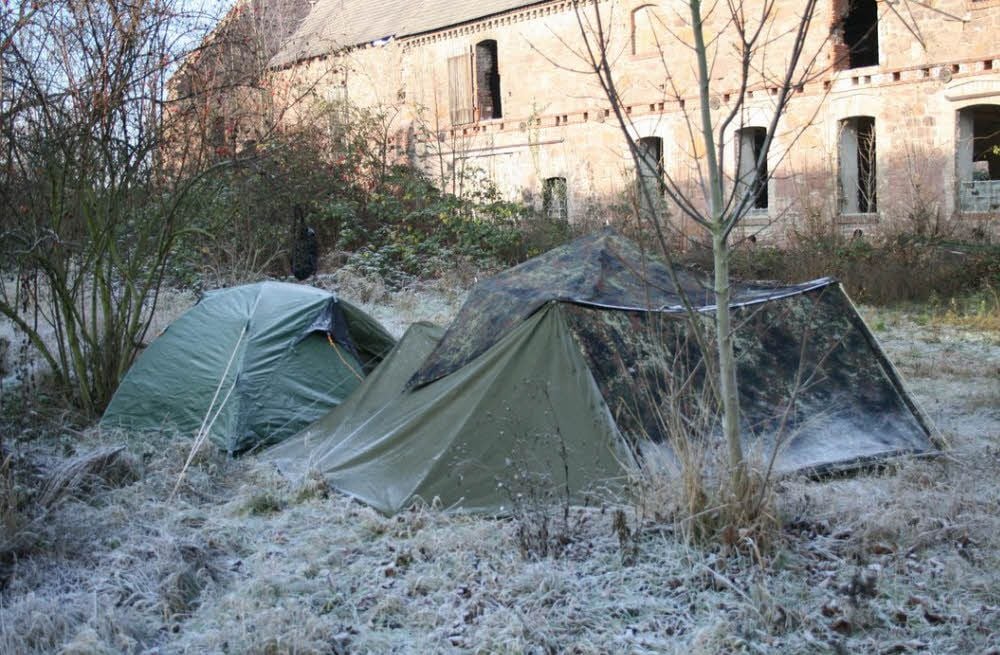 Um das Gut zu einem Stützpunkt der so genannten Prepper-Bewegung zu machen, veranstalteten sie im Dezember bereits ein Bodenfrostcampen für Hartgesottene.