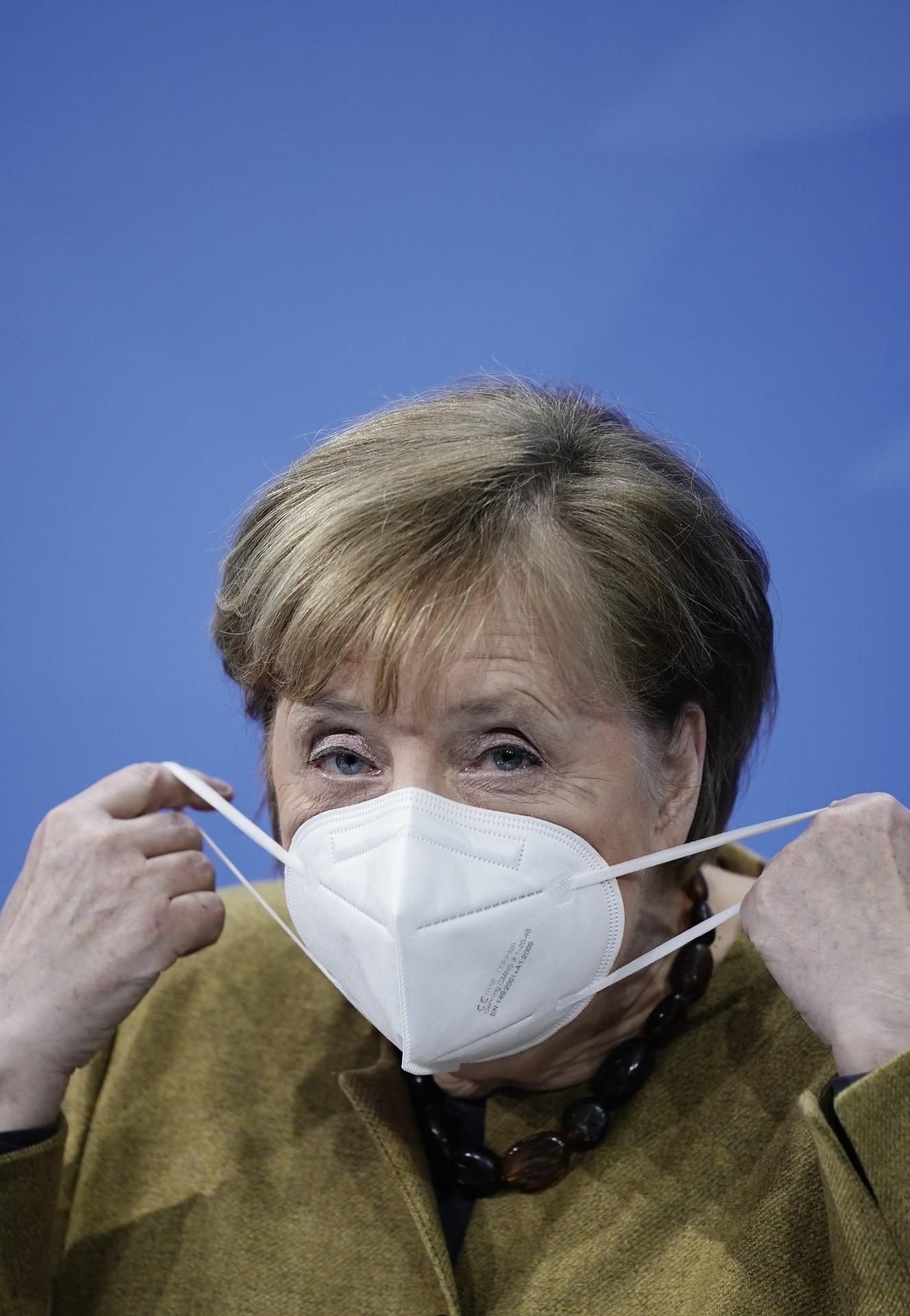 Bundeskanzlerin Angela Merkel (CDU), nimmt nach den Beratungen von Bund und Ländern am Dienstag an der Pressekonferenz teil.