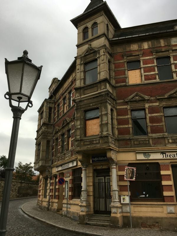 Die Stadt könnte das ehemalige Theatercafé in Bernburg für einen Bruchteil des Preises verkaufen, den sie selbst einmal für die Immobilie bezahlt hatte.