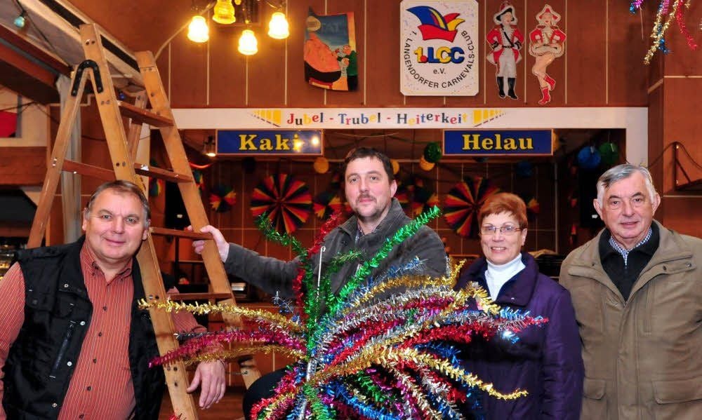 Sind eng mit dem Langendorfer Karneval verbunden: Karl-Heinz Harnisch, Michael Seitz sowie Christa und Frank Seitz (von links).
