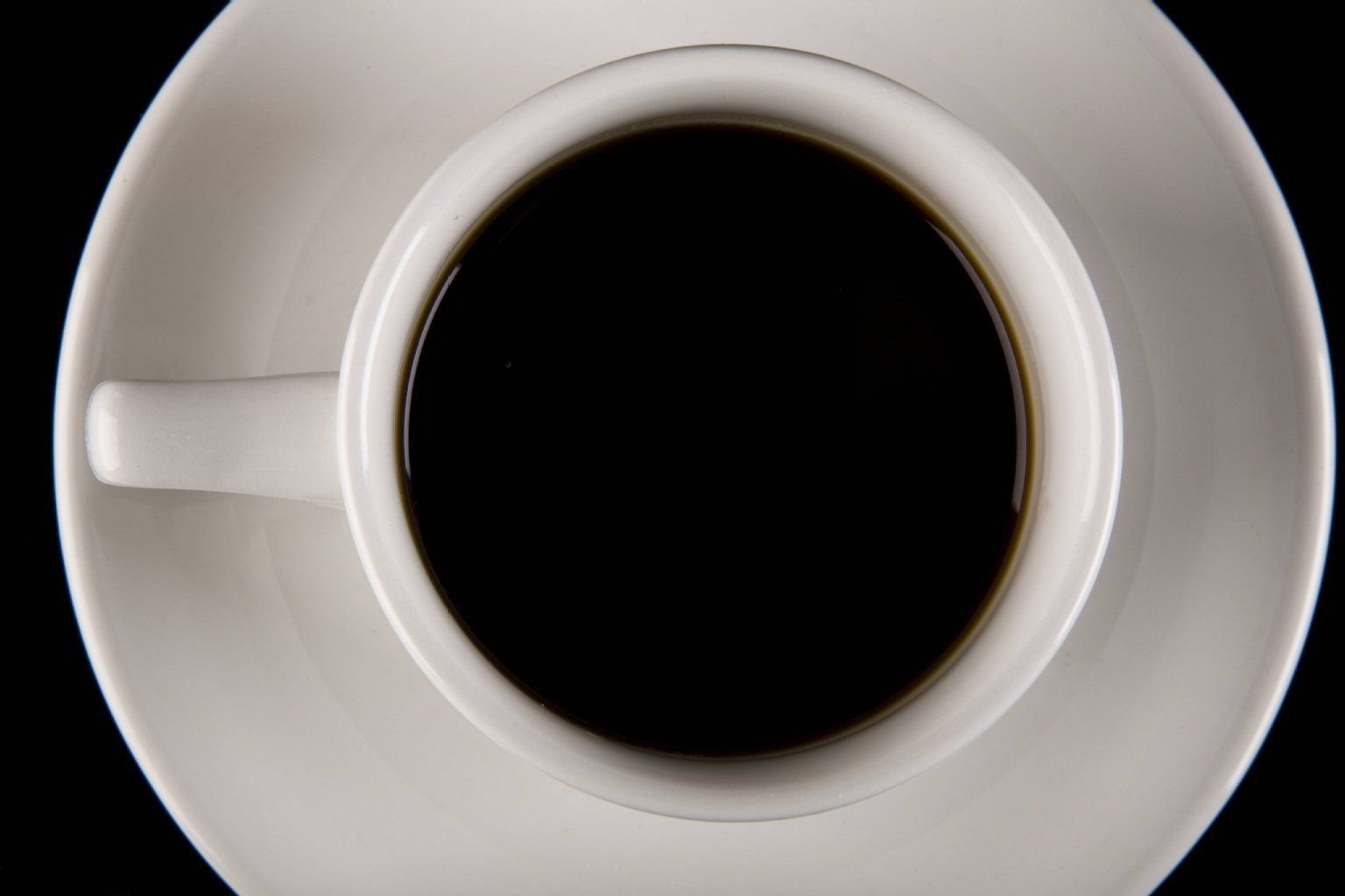 Ohne den Wachmacher geht es nicht: 70 Prozent der befragten Berufstätigen glauben, ihre Arbeitsleistung wäre ohne Kaffee beeinträchtigt.