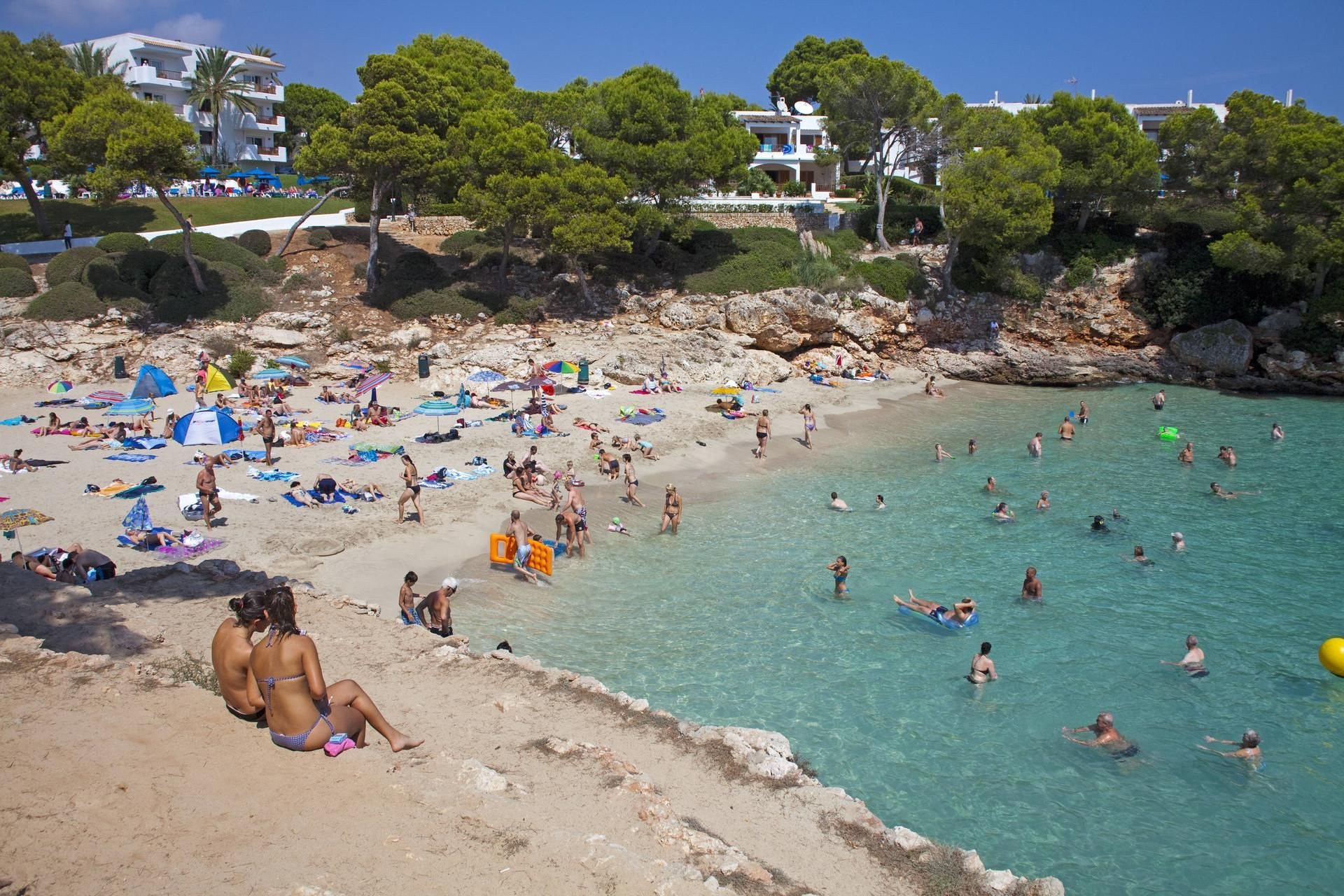 Die Küsten vor Mallorca - hier die Cala Esmeralda - gelten as relativ sicher. Trotzdem sollte man auf ein paar Dinge achten.