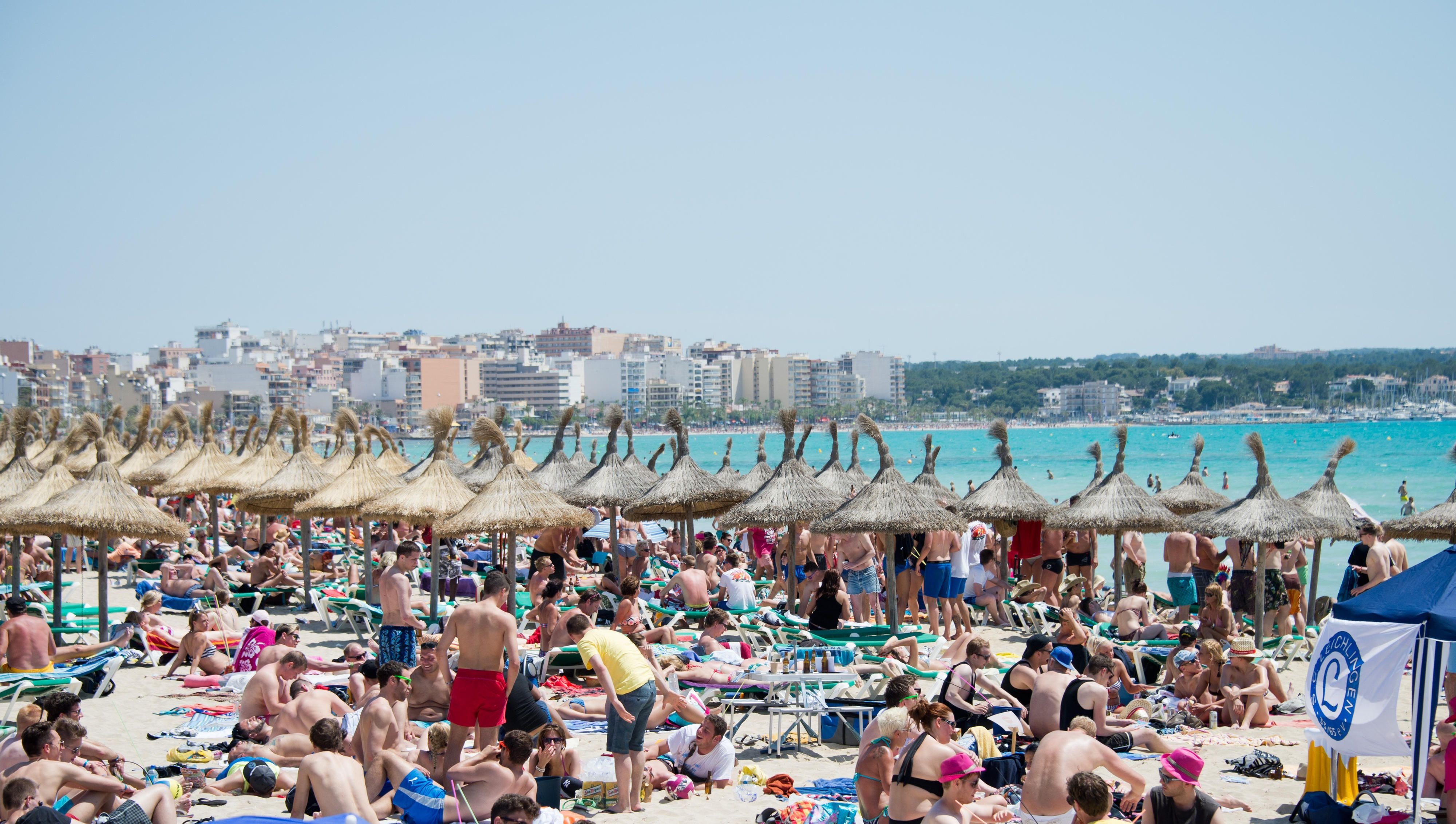 Touristen auf Mallorca. 2016 kamen so viele Urlauber wie noch nie.