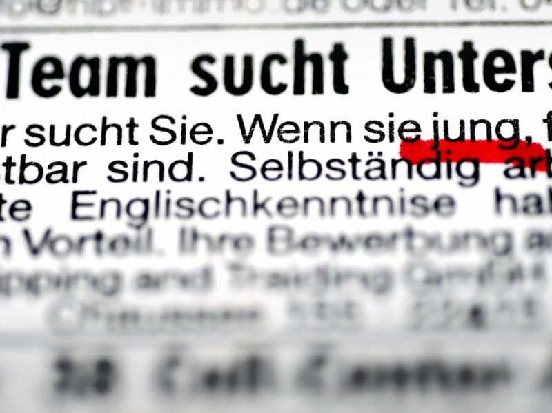 So geht es nicht: Wer an Stellenbewerber solche Bedingungen knüpft, setzt sich dem Vorwurf der Diskriminierung aus. Wer wegen seines Alters einen Job nicht bekommt, kann klagen.