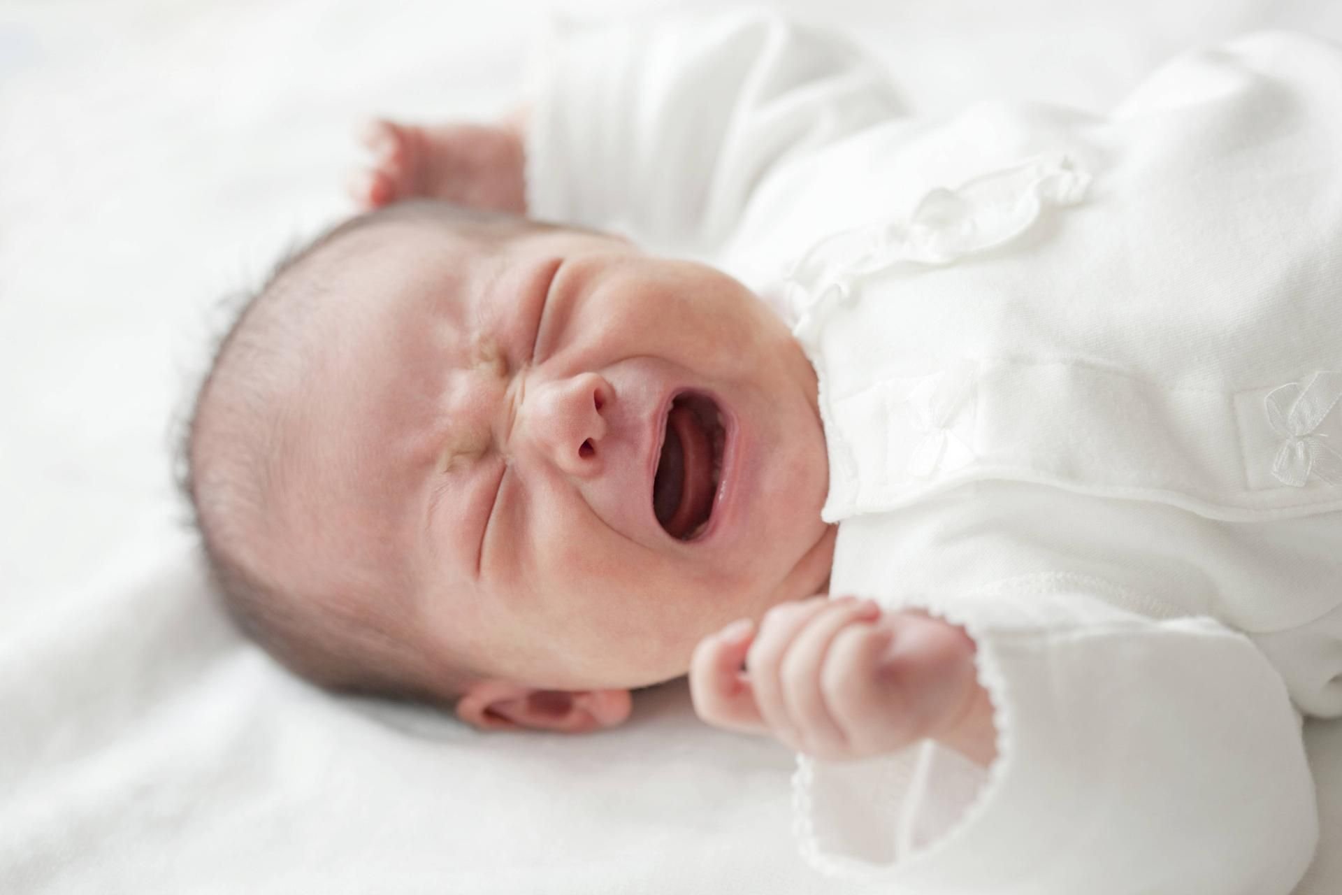 Drei bis vier Wochen alte Babys in Deutschland schreien im Durchschnitt 81 Minuten täglich. Kanadische Babys etwa 150 Minuten.