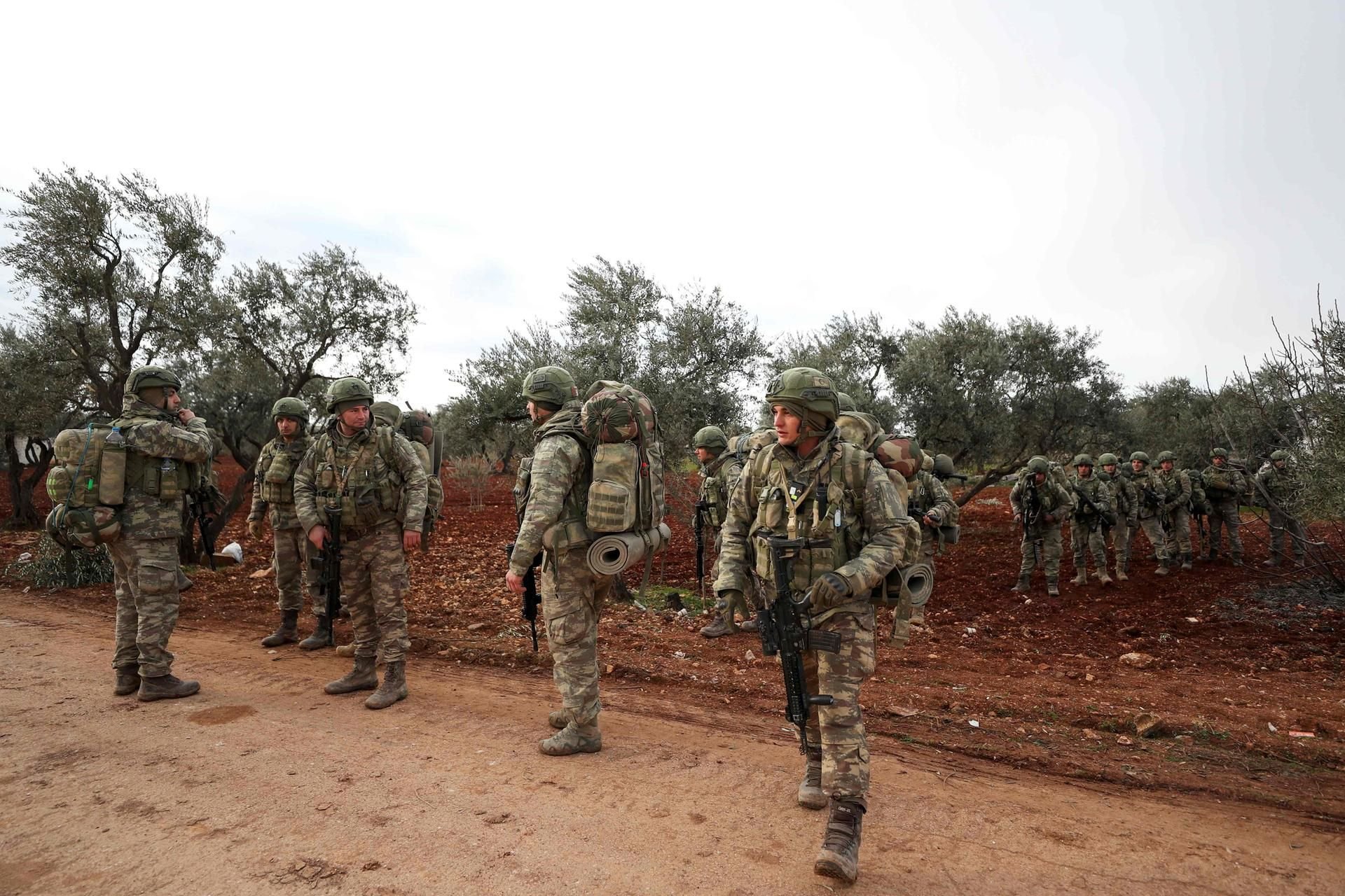 Türkische Soldaten am Montag in der Nähe der Provinzhauptstadt Idlib im Norden Syriens
