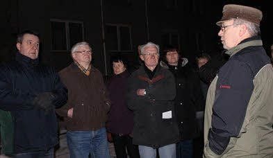 Beim Treffen mit Anwohnern der Karl-Liebknecht-Straße ging es schnell heftig verbal zur Sache.