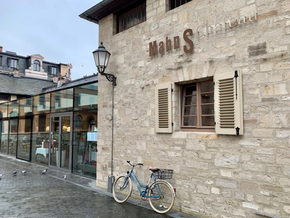 Früher befand sich in dem Gebäude am Hallmarkt ein Umspannwerk.