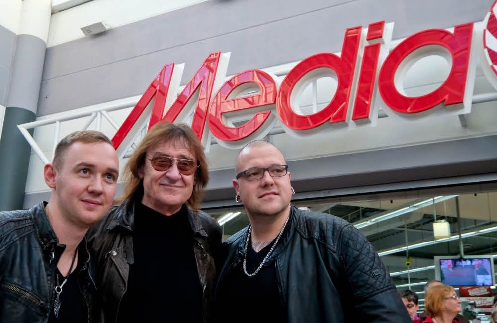 Dieter „Maschine“ (M.) Birr mit Pascal Bock (r.) und Christian Schulze von der „Goitzsche Front“.