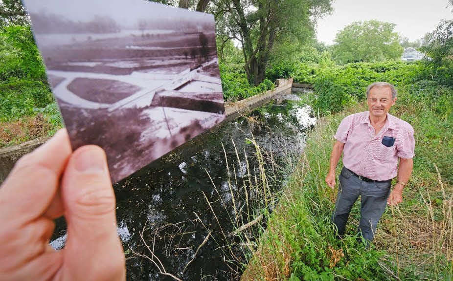 Gerhard Zeder steht am Überlaufbecken der ehemaligen „Arche“. Das Foto zeigt, wie es dort früher ausgesehen hat.