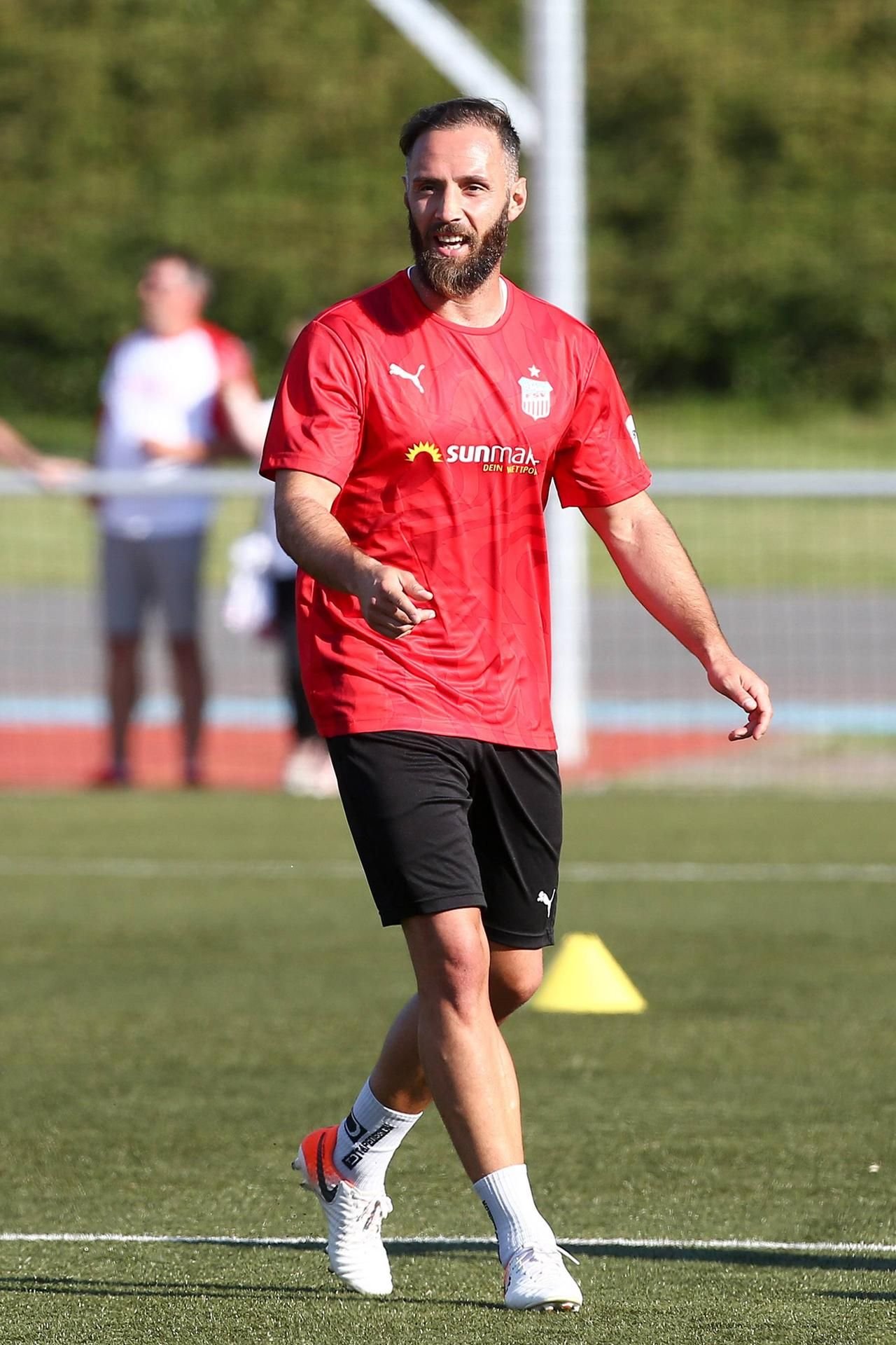 Christopher Handke tritt gegen den 1. FC Magdeburg nach.