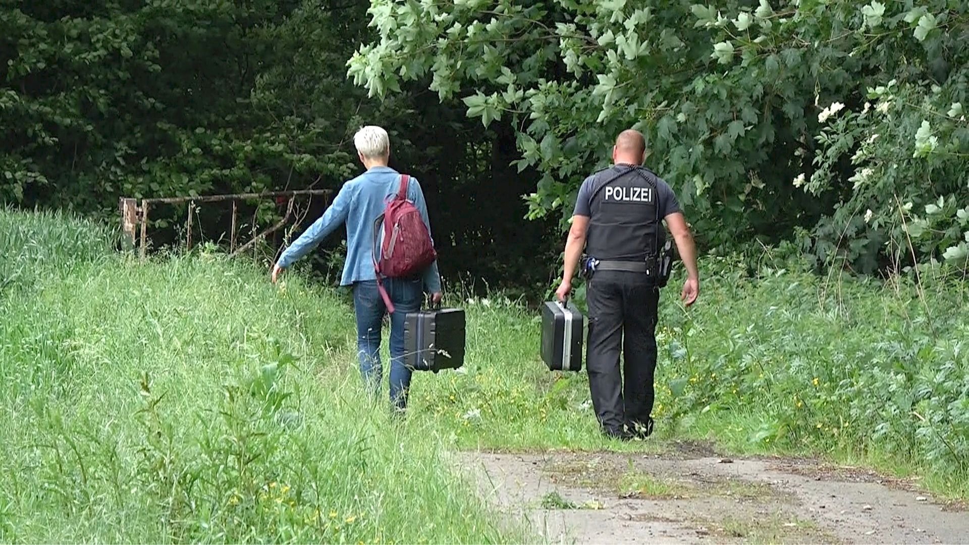 Die Polizei ermittelt an der Anschlagstelle.