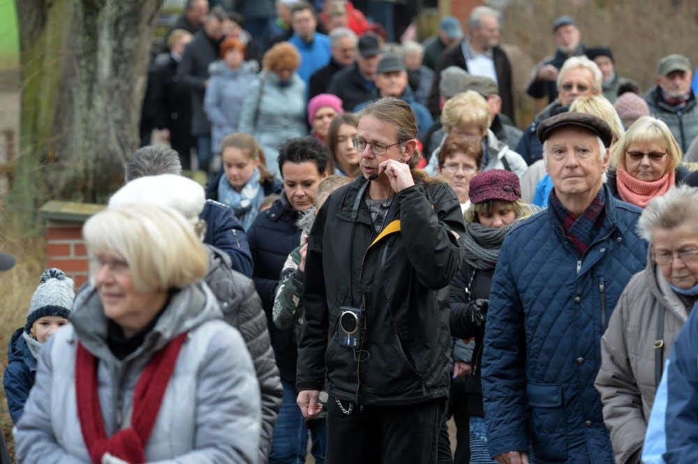 Alexander Beck hat die Leitung des Zoos zum 1. Januar übernommen und führte die Gäste des Neujahrsspaziergangs durch die Anlage.