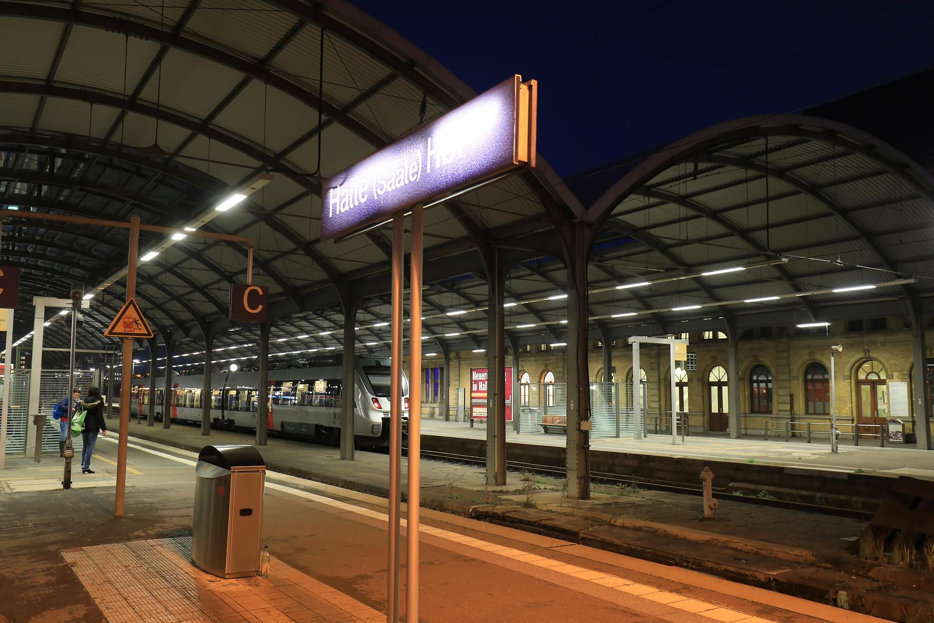 Polizei findet bei einer Kontrolle am Hauptbahnhof bei einem 49-jährigen Mann ein Messer und nicht registriertes Pfefferspray sowie Elektroschocker.