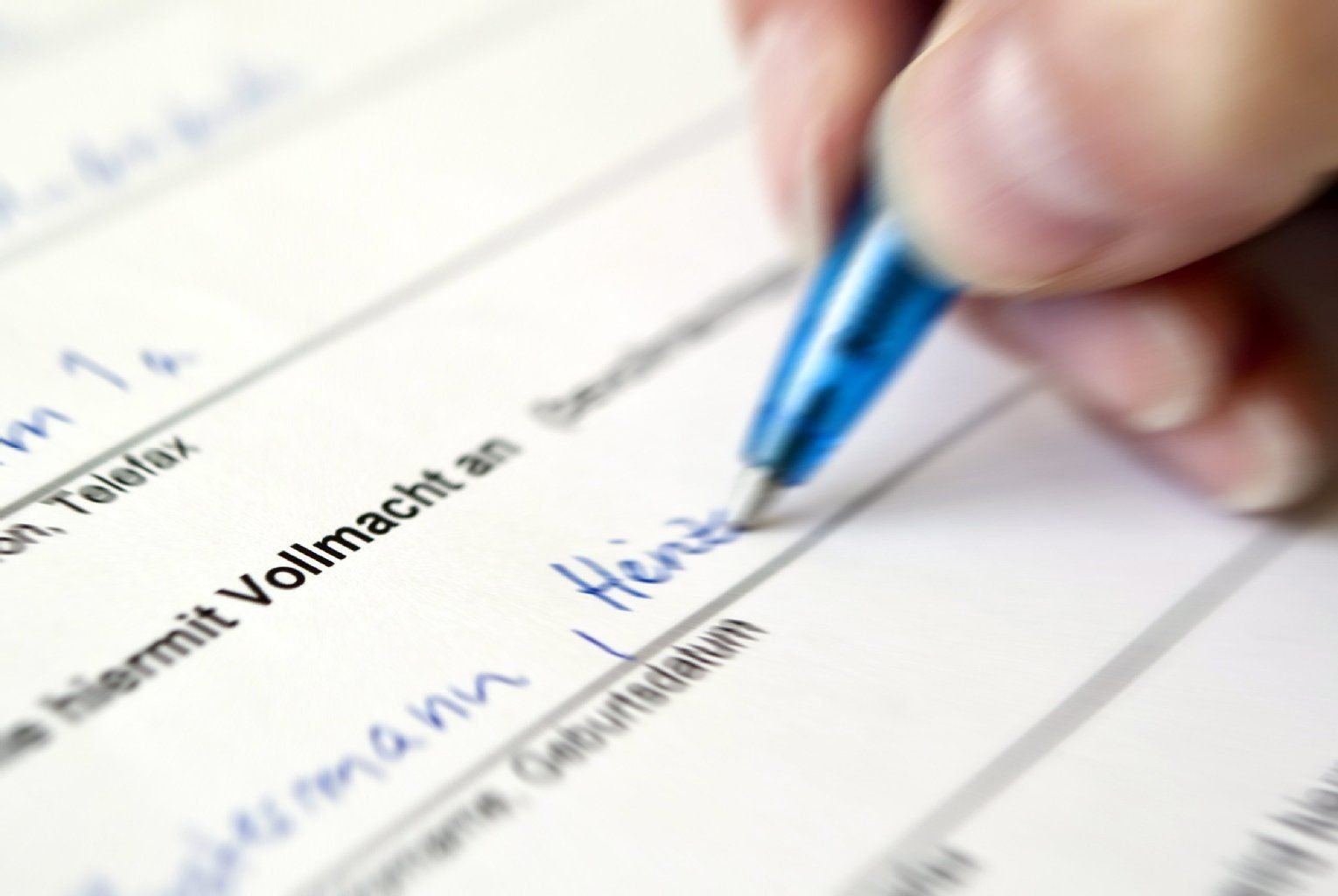 Eine Vorsorgevollmacht hilft im Ernstfall: In ihr kann bestimmt werden, wer die eigenen Geschäfte regeln soll, wenn man selber nicht mehr dazu in der Lage ist.