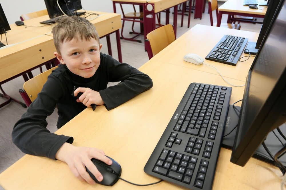 Christian aus der 4. Klasse kann es kaum erwarten, in die 5. Klasse zu kommen, um an den Computern der Schule in Harzgerode zu arbeiten.