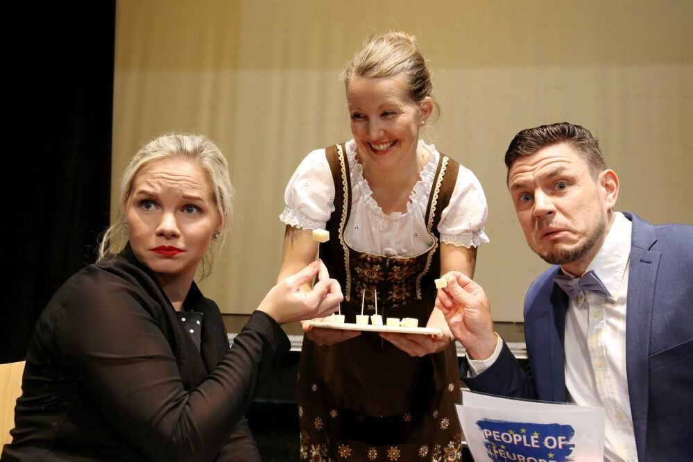 Kommunikationsschwierigkeiten gibt es zwischen Sabrina Hoffmann (v.li.), Christiane Eckert und Christian Müller-Neitzel.