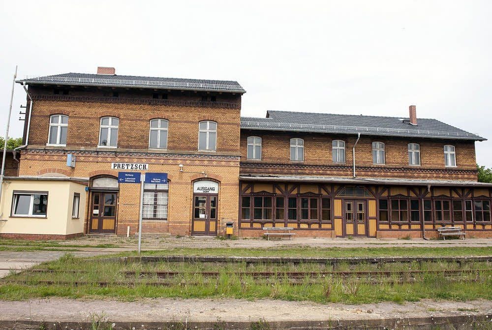 Im Mai wird der Bahnhof in Pretzsch zum Drehort für das Doku-Drama „Zug in die Freiheit“.