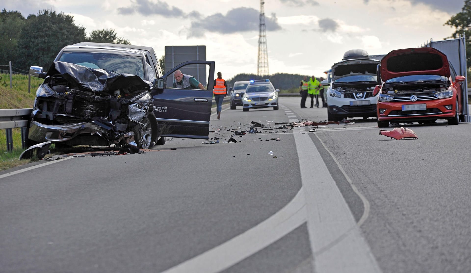 Mehrere Autos waren in den Unfall verwickelt.