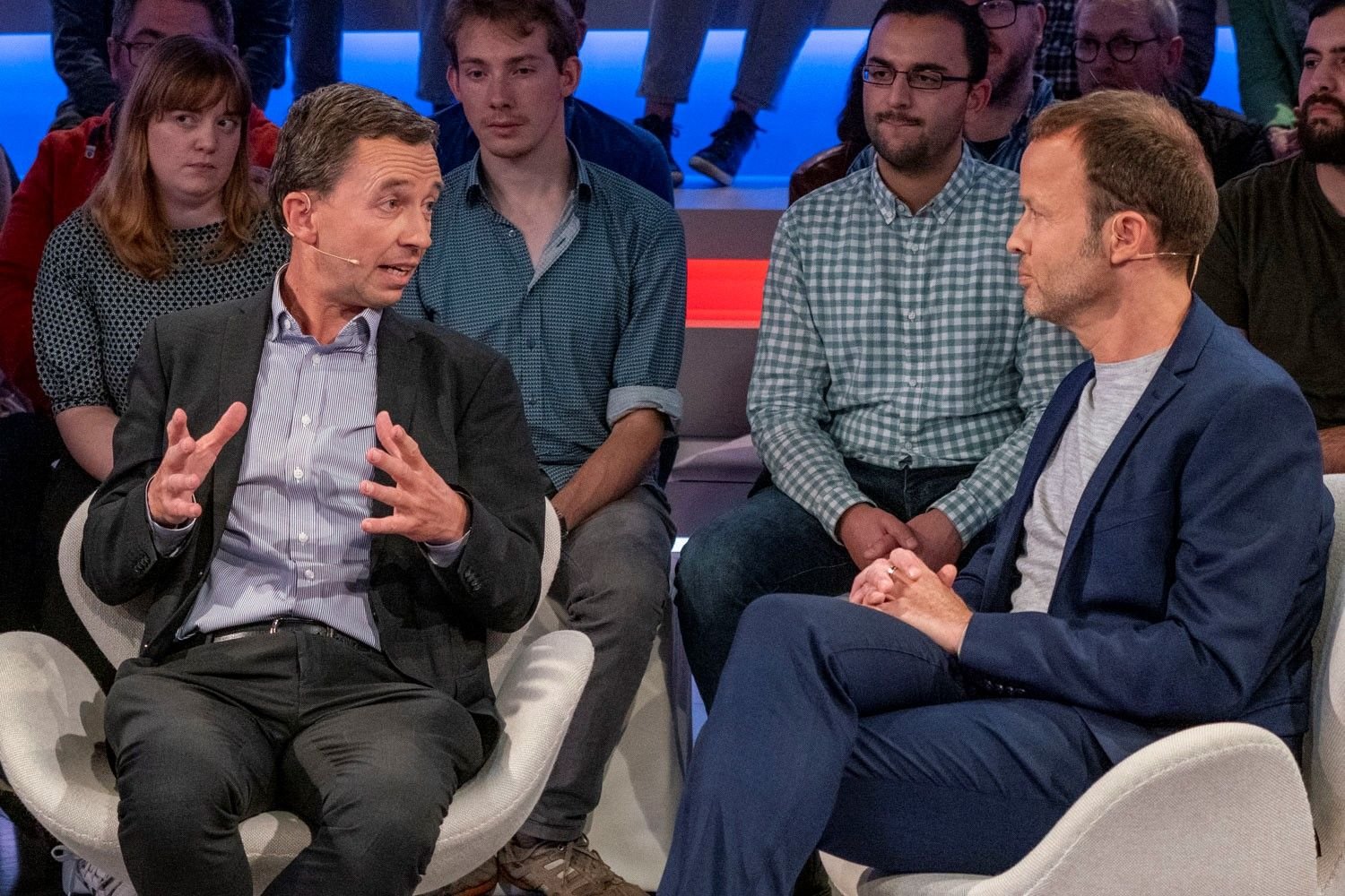 Bernd Lucke (l.) und Georg Restle im Gespräch.