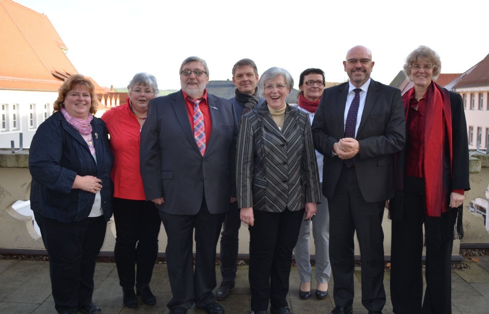 Eislebens OB Jutta Fischer mit den Delegierten der Partnerstädte