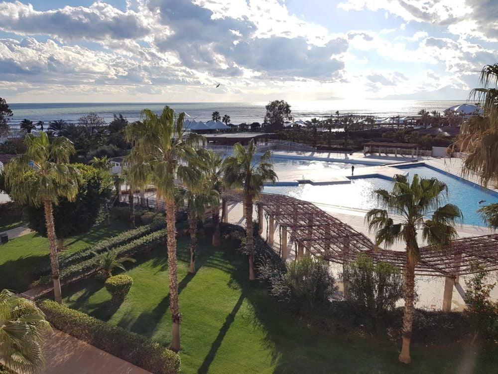 Schon im vergangenen Jahr logierte der HFC im „Riu Kaya“, ein Fünf-Sterne-Hotel. Hier der Blick auf die Poolanlage des Hotels.
