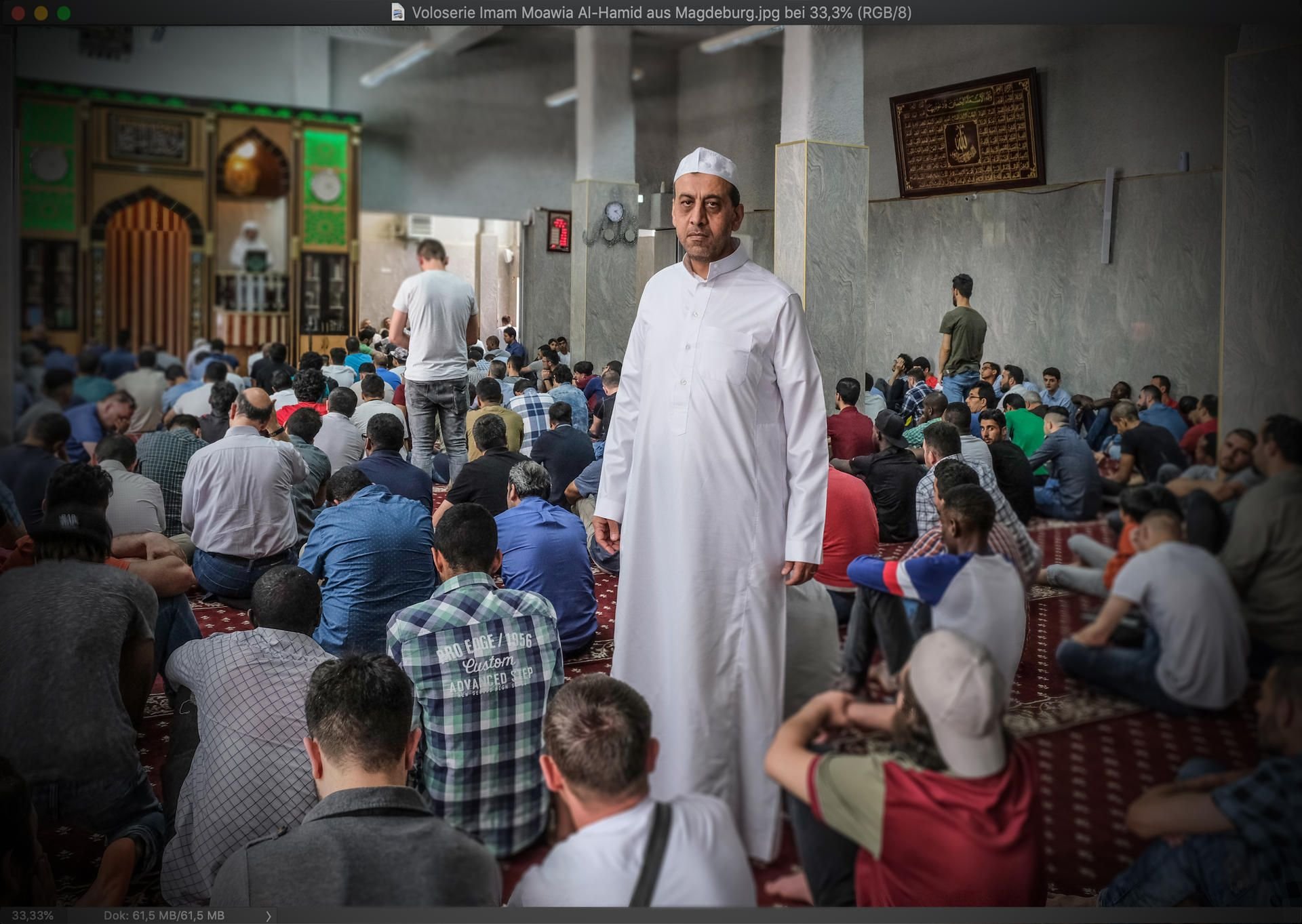 In die Moschee in Magdeburg kommen bei Festgebeten bis zu 1.400 Muslime. Imam Moawia hat schon öfter erlebt, wie Islamisten hier versuchen, Mitglieder zu werben.