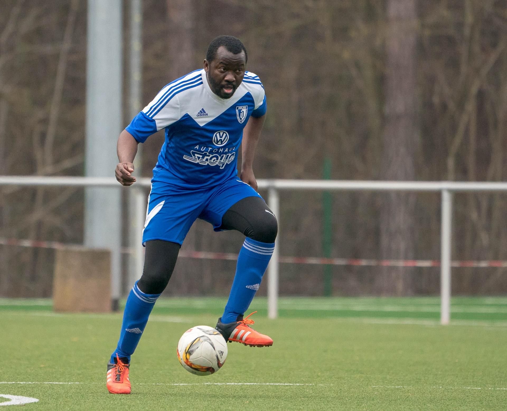 Dölaus Patrick Mouaya in einem Testspiel gegen die SG Buna Halle.