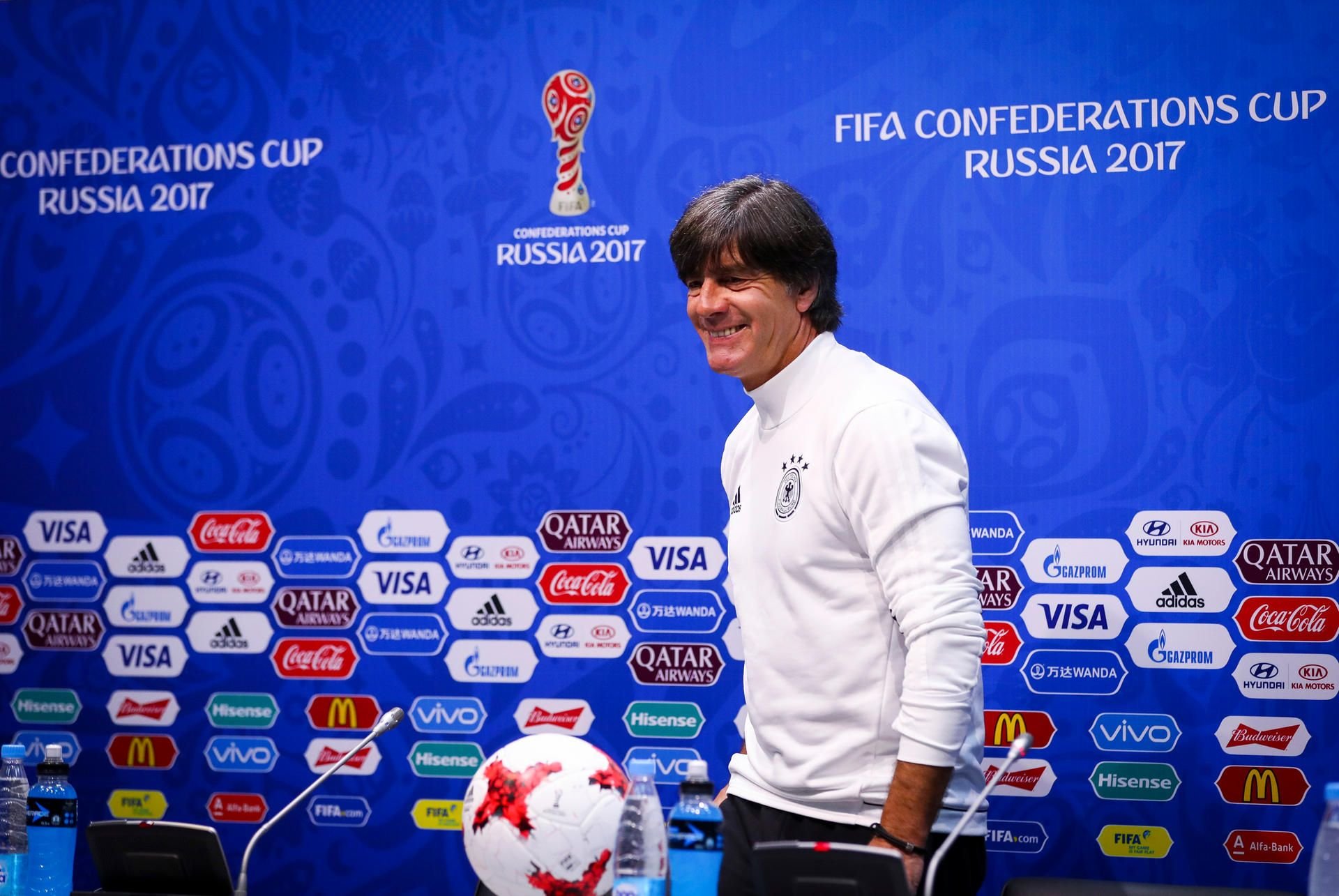 Bundestrainer Joachim Löw hat ein gutes Bauchgefühl was das Halbfinale gegen Mexiko angeht.