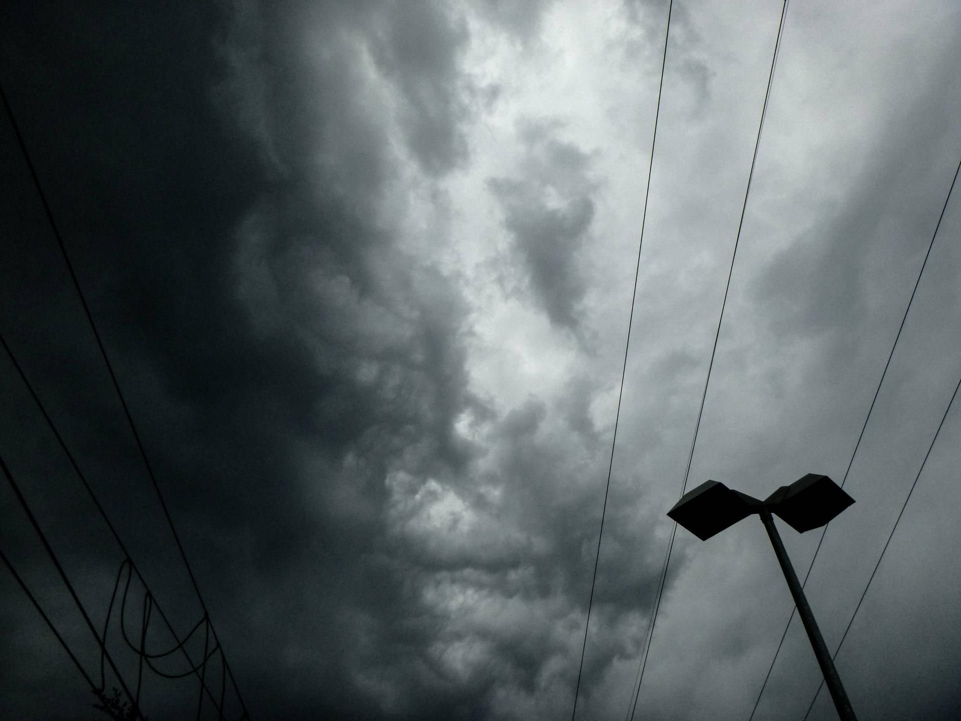 Unwetter können sich binnen Minuten bilden.