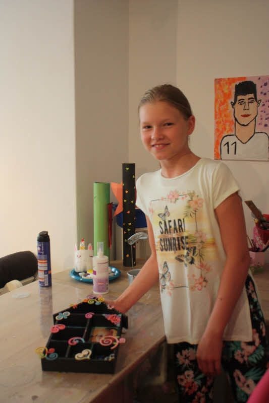 Johanna Thunack ist gerne kreativ. So hat sie auch Spieler Julian Draxler an der Wand verewigt.