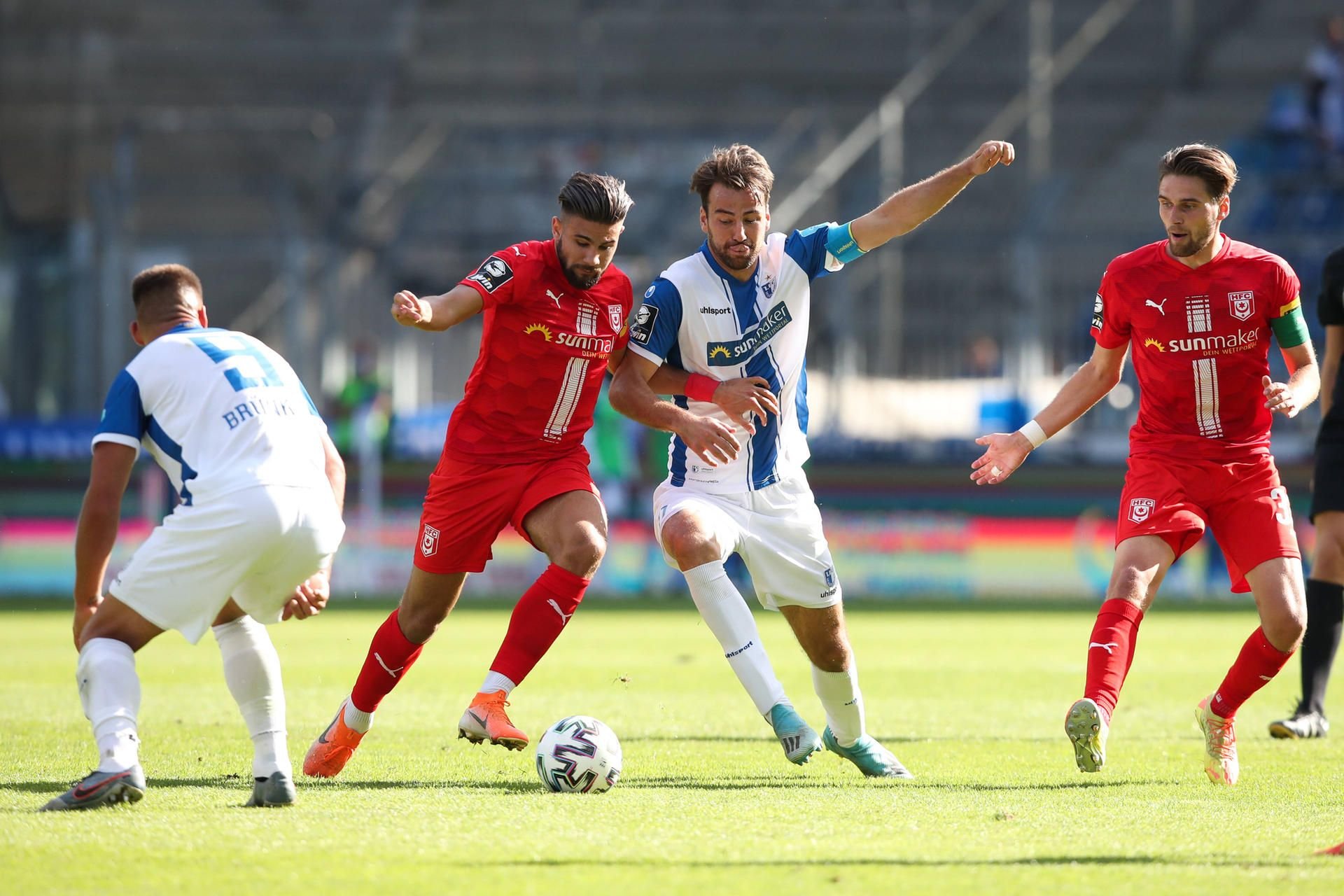 Szene aus dem Sachsen-Anhalt-Derby zwischen HFC und FCM.